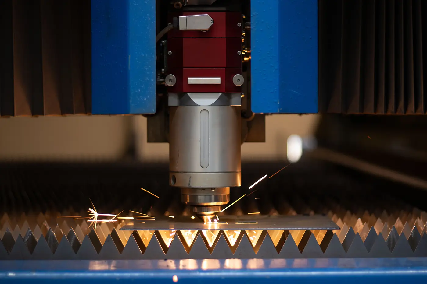 officina-con-parco-macchine-a-reggio-emilia