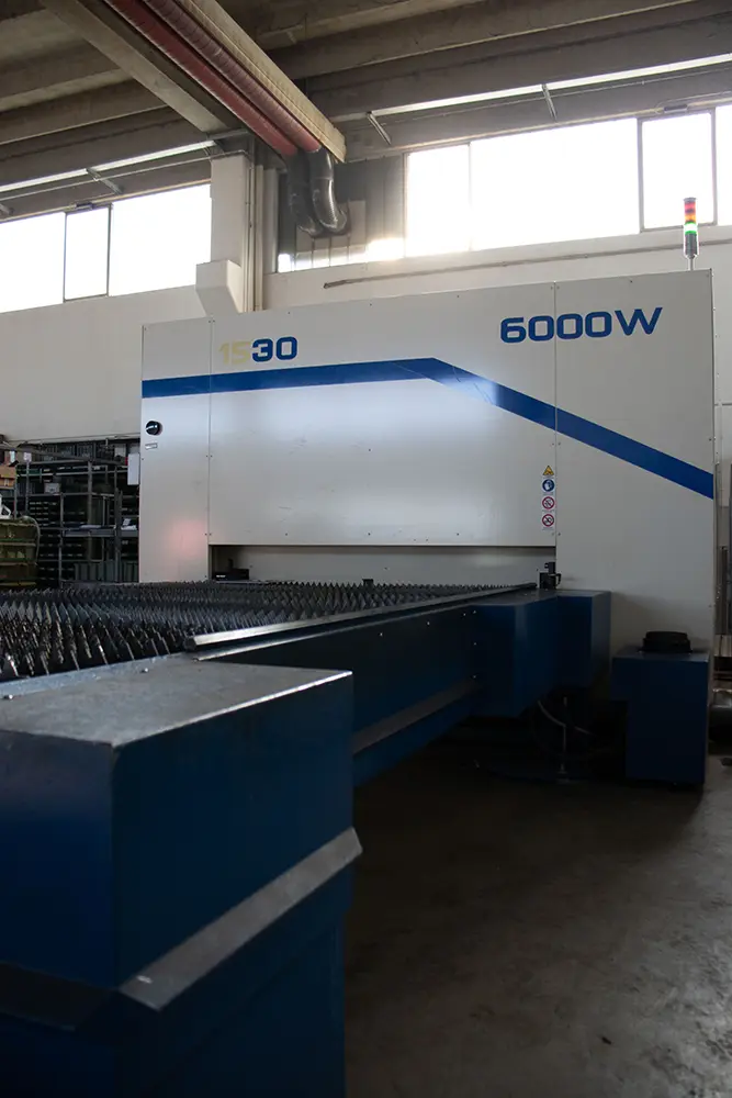 piegature-su-lamiere-di-grandi-dimensioni